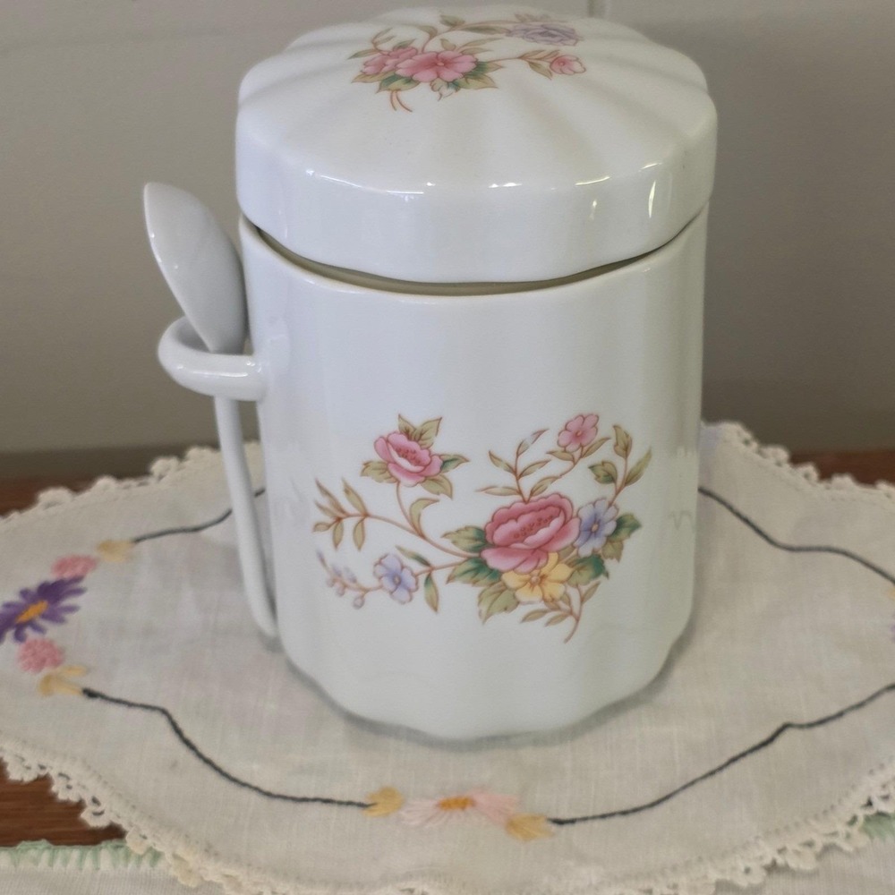 CLEARANCE 💲6️⃣ Porcelain Tea Jar Spoon Floral Design Lidded Container Feminine